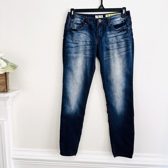 Indigo Reign Dark Wash Faded Leg Distressed Skinny Stretchy Jeans Juniors Size 7 - Picture 1 of 8